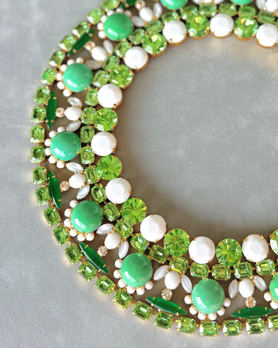 Multi-Green and Chalk White Collar